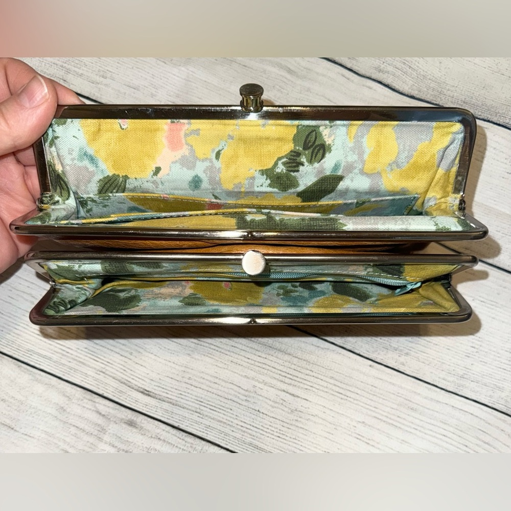 HOBO Lauren Clutch-Wallet - Picture 7 of 11